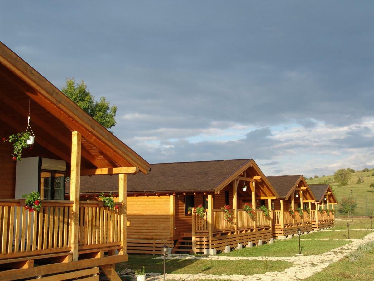 Complex Agroturistic Livada De Nuci Villa Baia de Fier Exterior photo